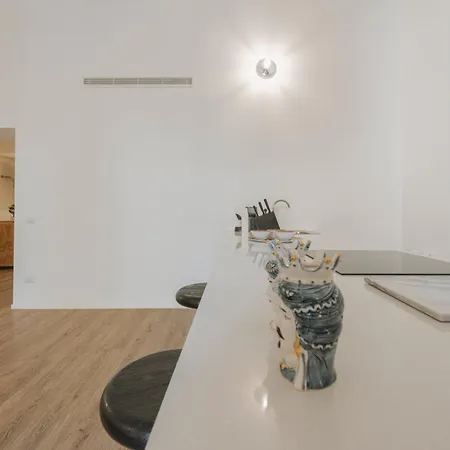 Palazzo Lucatelli Suite - Centro דירה טראפאני