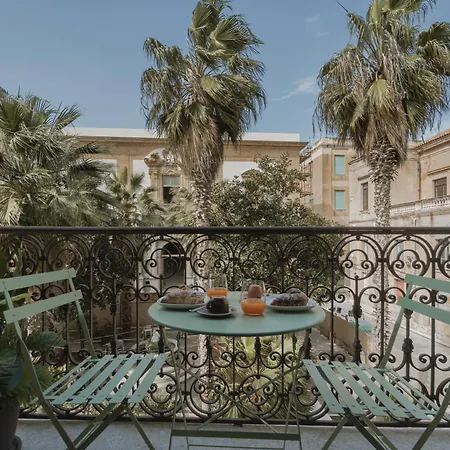 Palazzo Lucatelli Suite - Centro דירה טראפאני